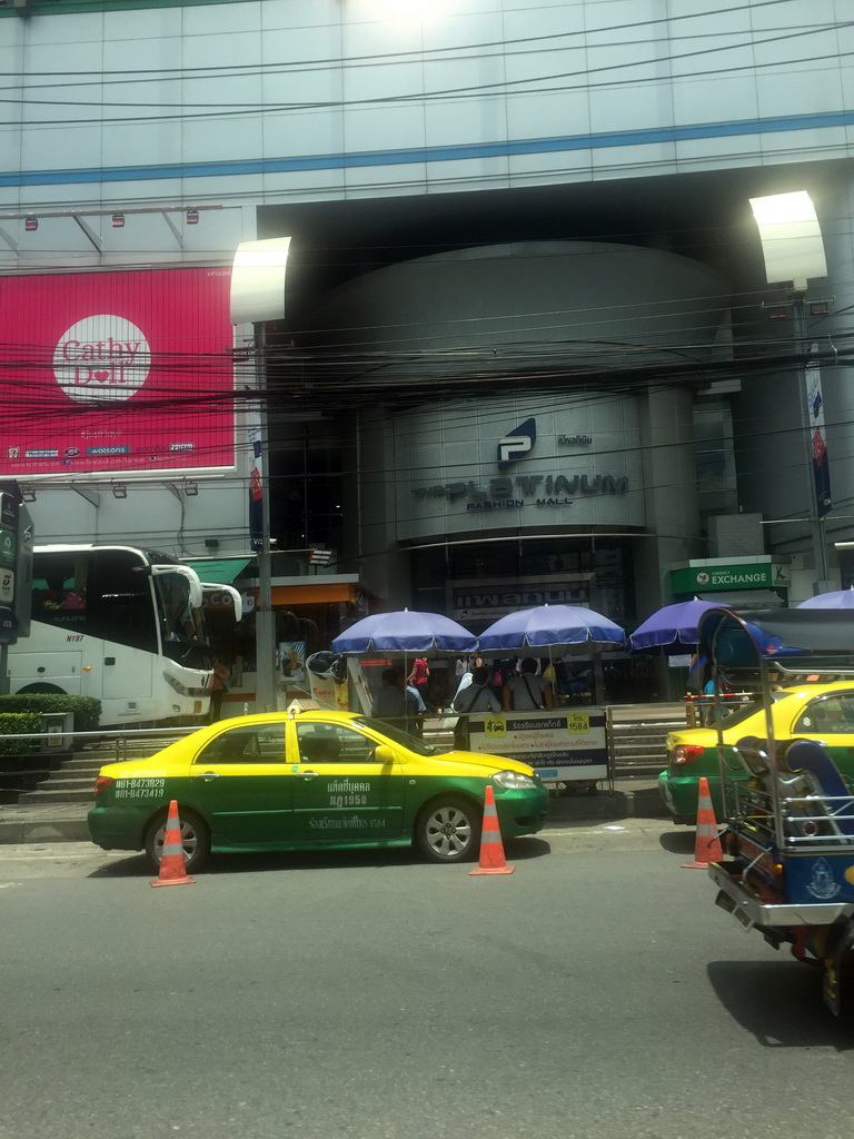 Front of the Platinum Fashion Mall at Phetchaburi Road, viewed from the taxi