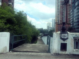 The Khlong Saen Saeb canal, viewed from the taxi on Chit Lom Alley