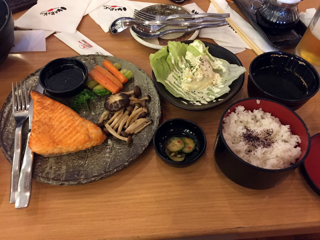 Lunch at the Waraku restaurant at the Central World shopping mall