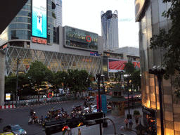 Front of the Central World shopping mall, viewed from the skywalk at Ratchaprasong Junction