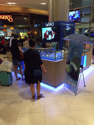 Miaomiao in front of the LeTAO cheesecake shop at the Siam Paragon shopping mall