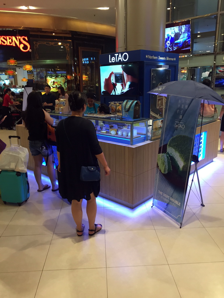 Miaomiao in front of the LeTAO cheesecake shop at the Siam Paragon shopping mall