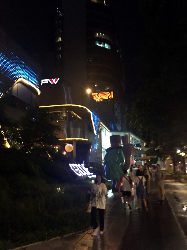 Front of the Central World shopping mall at Rama I Road, by night