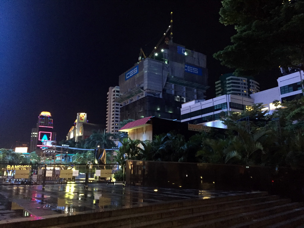 Front of the Central World shopping mall at Rama I Road, by night