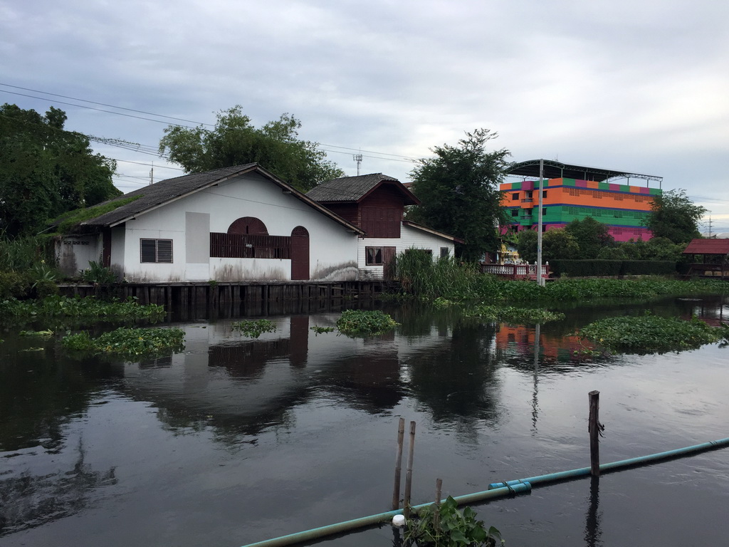 Buildings at the Prawet Burirom river, viewed from the Wat Sangkha Racha temple complex