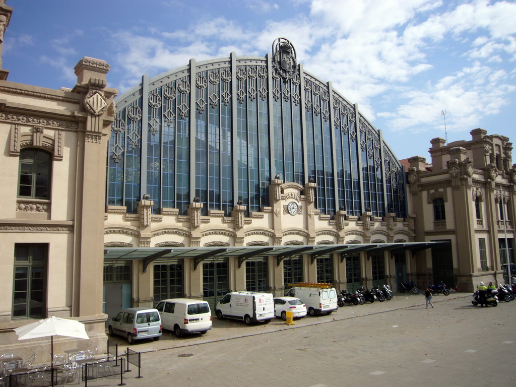 The Estació del Nord Sports Hall at the Carrer de Nàpols street