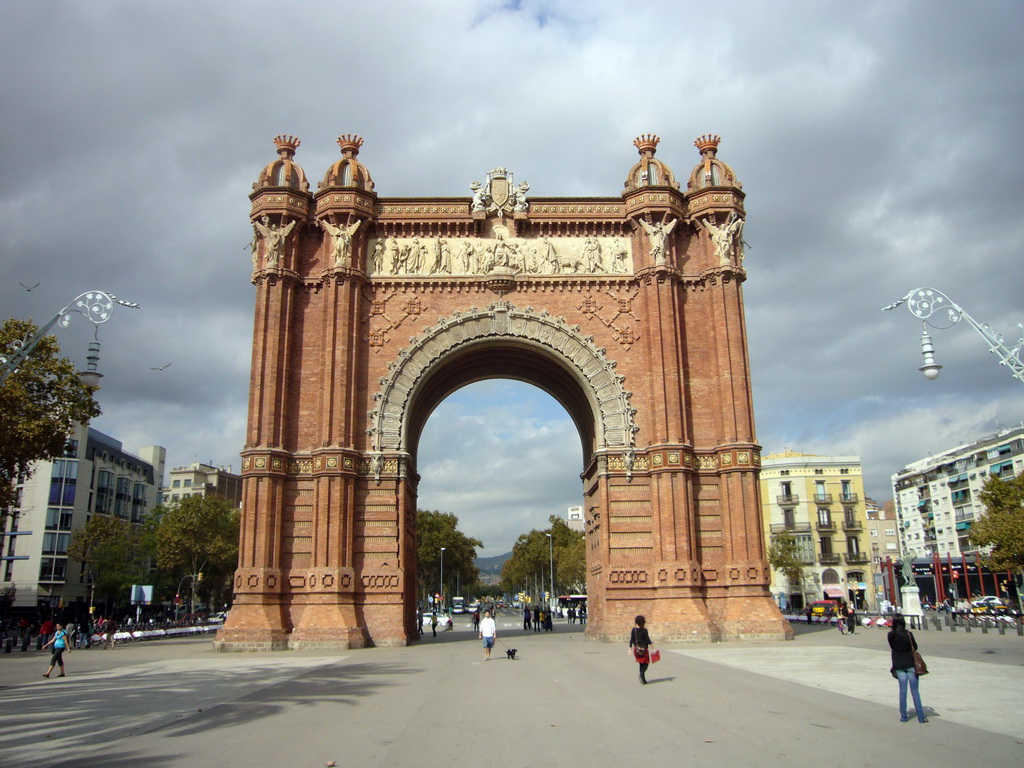 The back side of the Arc de Triomf and the Passeig de Sant Joan promenade