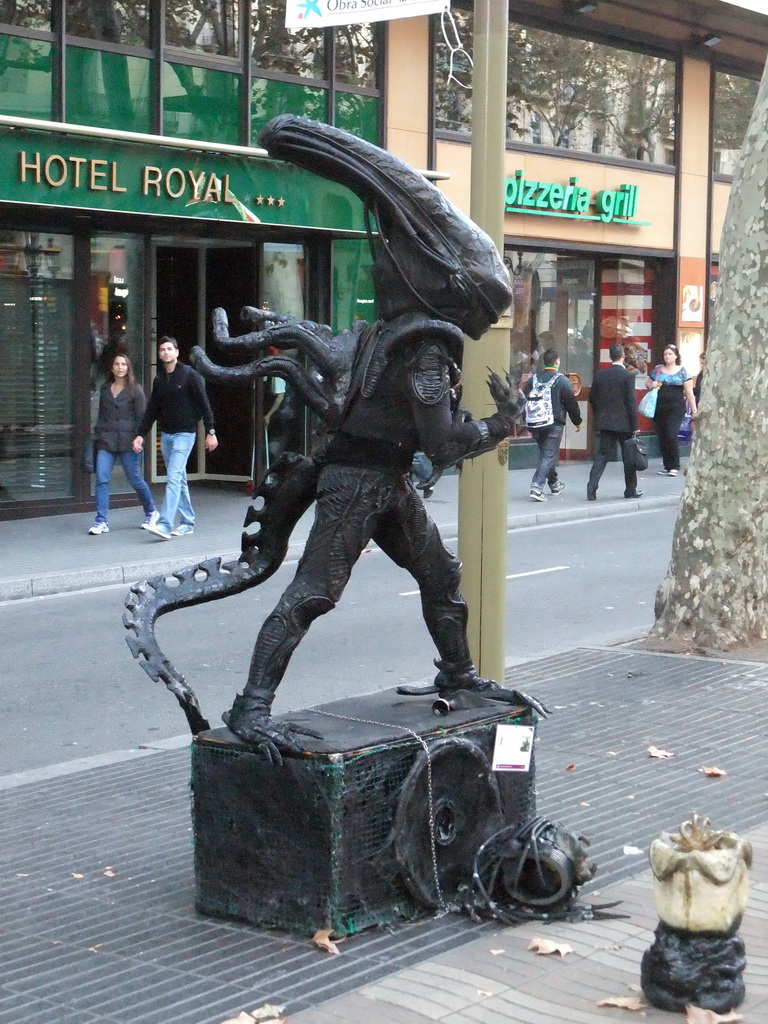 Living statue at the La Rambla street