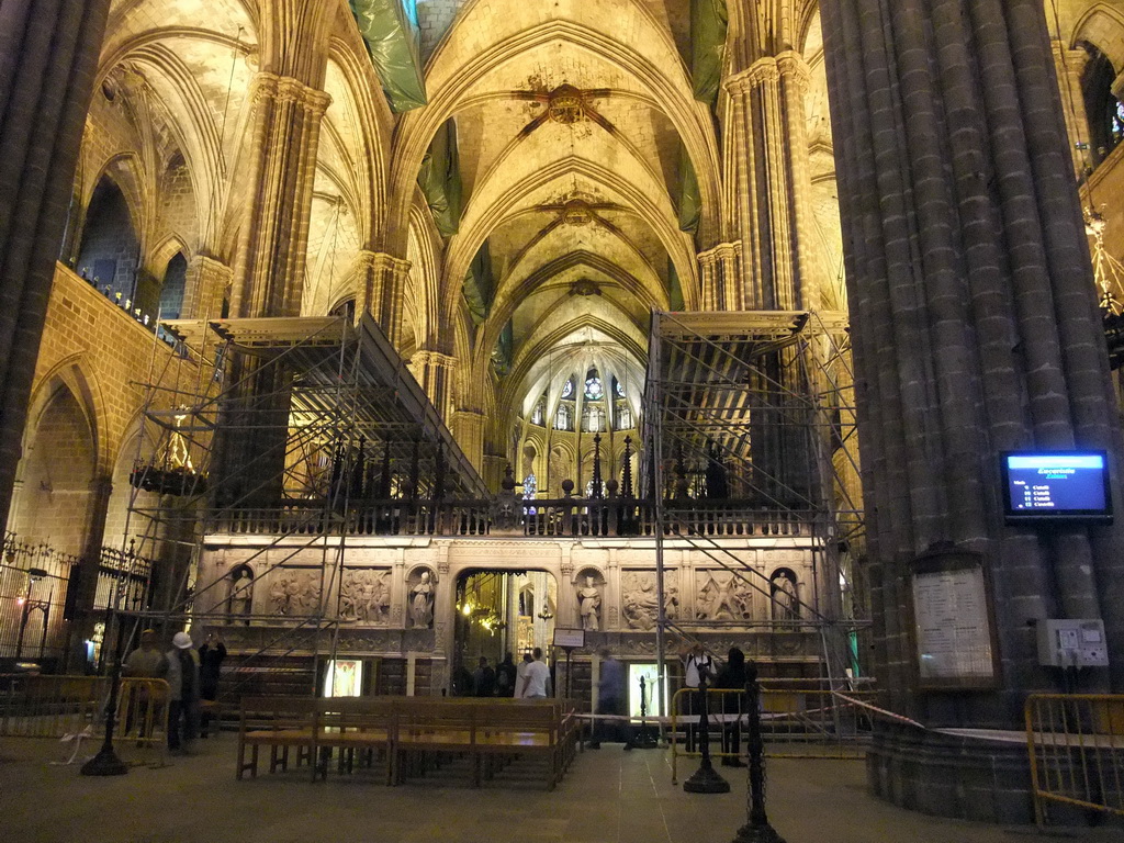 Nave and entrance to the choir of the Cathedral of Santa Eulalia