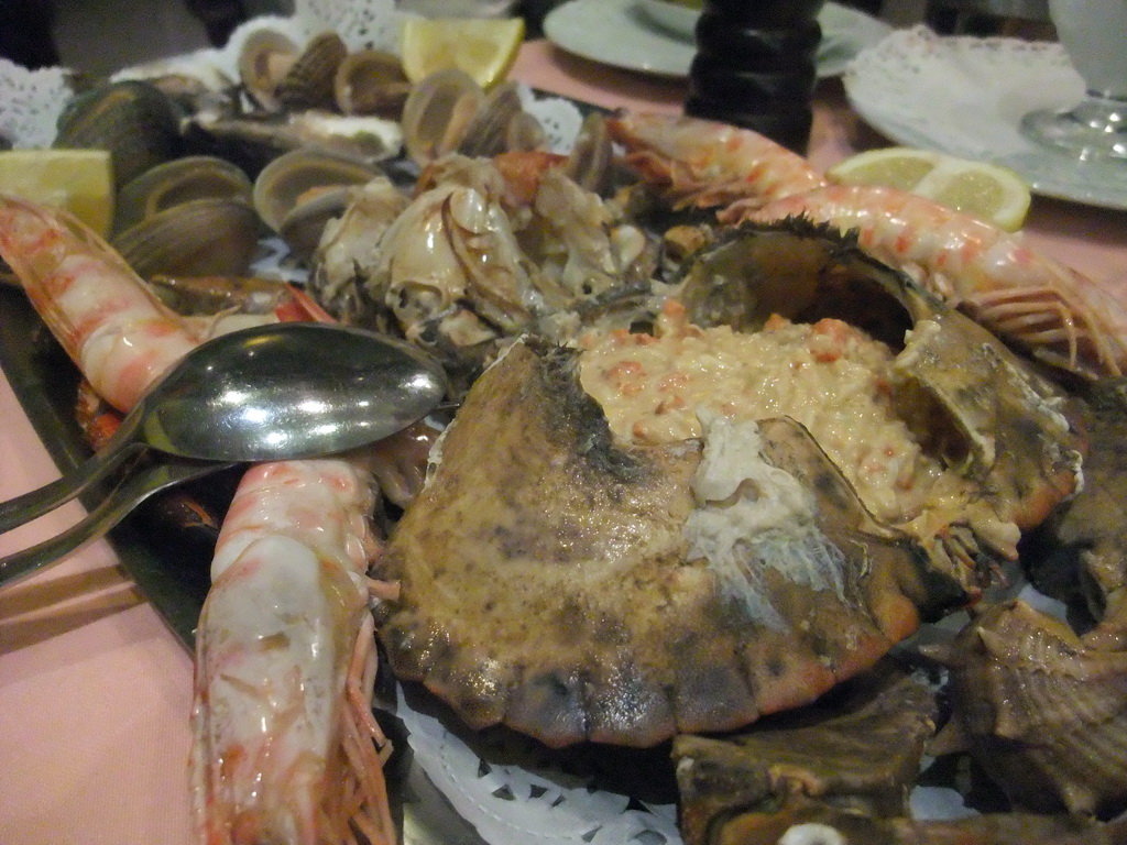 Seafood platter at the Casa Darío restaurant at the Carrer del Consell de Cent street