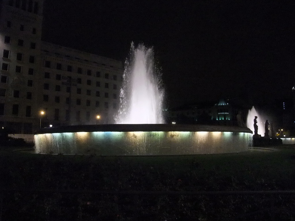 Fountain at the Plaça de Catalunya square, by night