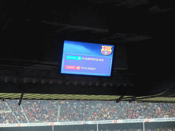 Video screen showing the substitution of Thiago Alcântara for Cesc Fàbregas during the football match FC Barcelona - Sevilla FC in the Camp Nou stadium