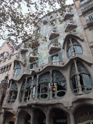 Front of the Casa Batlló building at the Passeig de Gràcia street