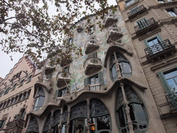 Front of the Casa Batlló building at the Passeig de Gràcia street