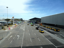 Front of Barcelona-El Prat Airport, viewed from the walkway to the Aeroport T2 subway station