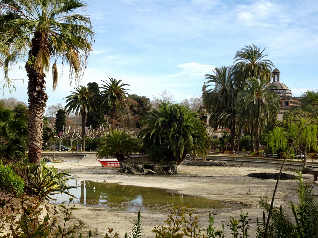 Pond at the center of the Parc de la Ciutadella park