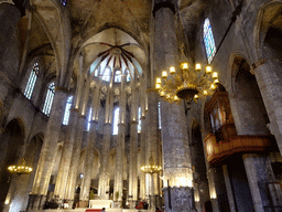 Nave, organ, apse and altar of the Basilica de Santa Maria del Mar church