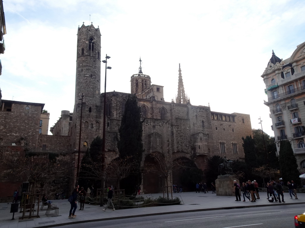 The Plaça de Ramon Berenguer el Gran square with the Roman Wall, the Chapel of Santa Àgata and the towers of the Barcelona Cathedral