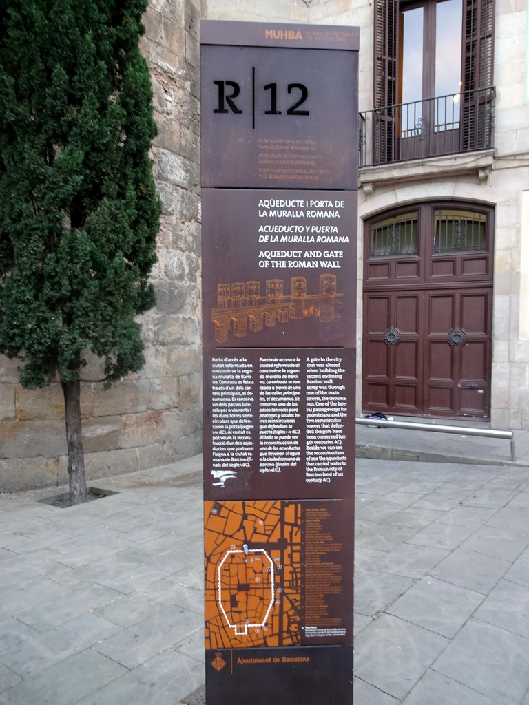 Information on the Aqueduct and Gate of the Roman Wall at the Plaça Nova square