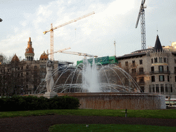 barcelona_3_175 - 292 kb - 1024x768 - Fountain and statue at the north side of the Plaça de Catalunya square Fountain and statue at the north side of the Plaça de Catalunya square