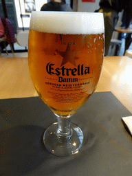 barcelona_3_177 - 245 kb - 768x1024 - Estrella Damm beer at the La Poma restaurant Estrella Damm beer at the La Poma restaurant