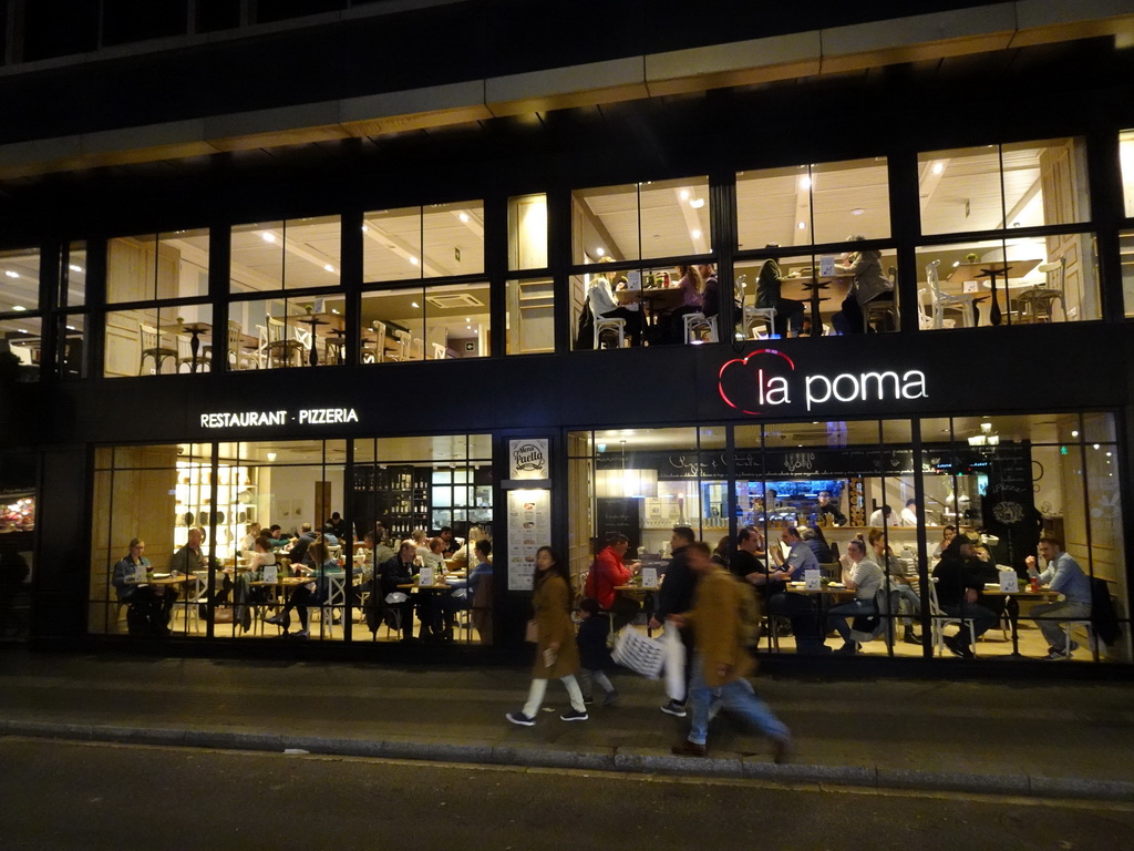 Front of the La Poma restaurant at the La Rambla street, by night