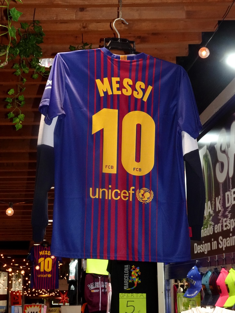 Shirt of Lionel Messi in a shop at the Carrer de la Portaferrissa street