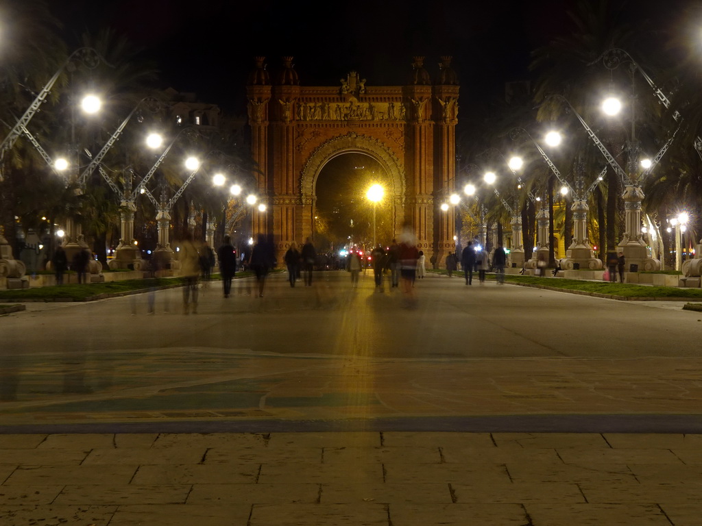 The Passeig de Lluís Companys promenade and the Arc de Triomf, by night