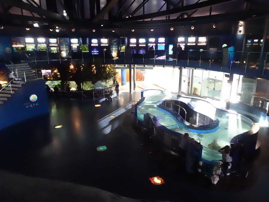 Interior of the Planeta Aqua area at the Aquarium Barcelona, viewed from the upper floor