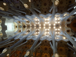 barcelona_3_565 - 304 kb - 1024x768 - Ceiling of the nave of the Sagrada Família church Ceiling of the nave of the Sagrada Família church