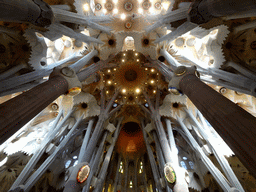 barcelona_3_573 - 334 kb - 1024x768 - Ceiling of the crossing of the Sagrada Família church Ceiling of the crossing of the Sagrada Família church