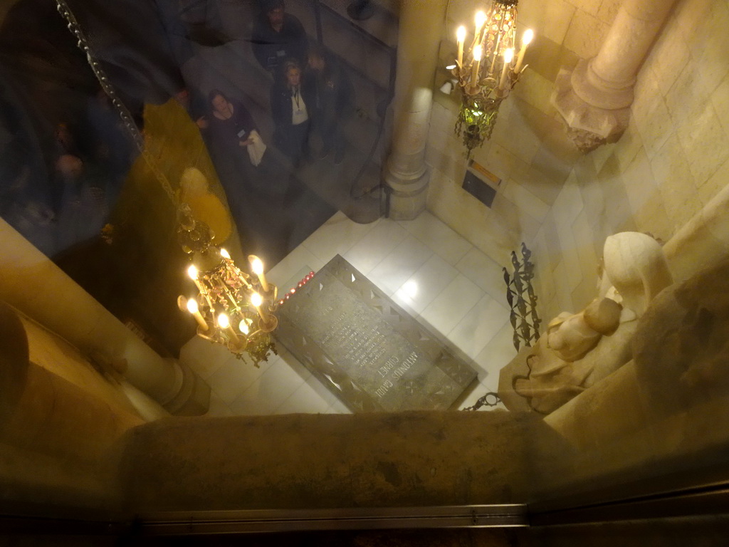 The grave of Antoni Gaudí at the Crypt of the Sagrada Família church, viewed from the Sagrada Família Museum