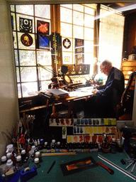 Photograph of Josep Maria Subirachs in his workshop, at the Sagrada Família Museum