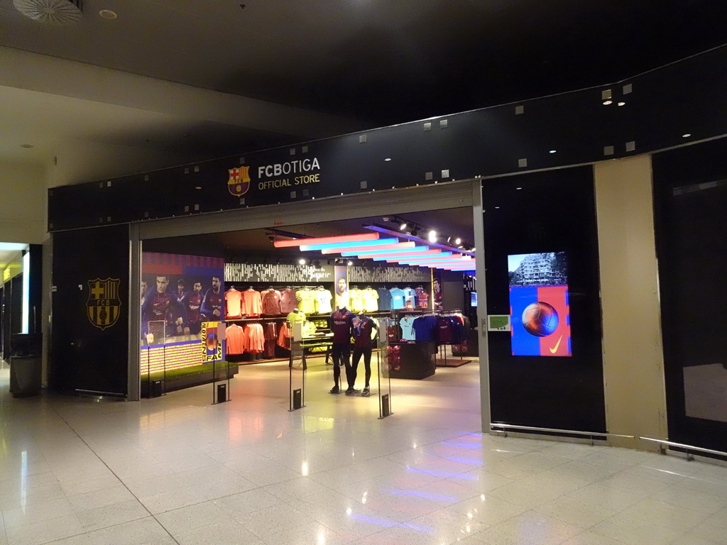 Front of the FCBotiga store at Barcelona-El Prat Airport