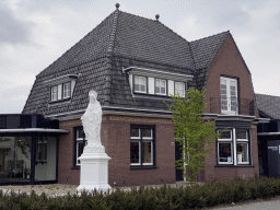 Statue in front of a house at the crossing of the Kerkeind and Kerkstraat streets