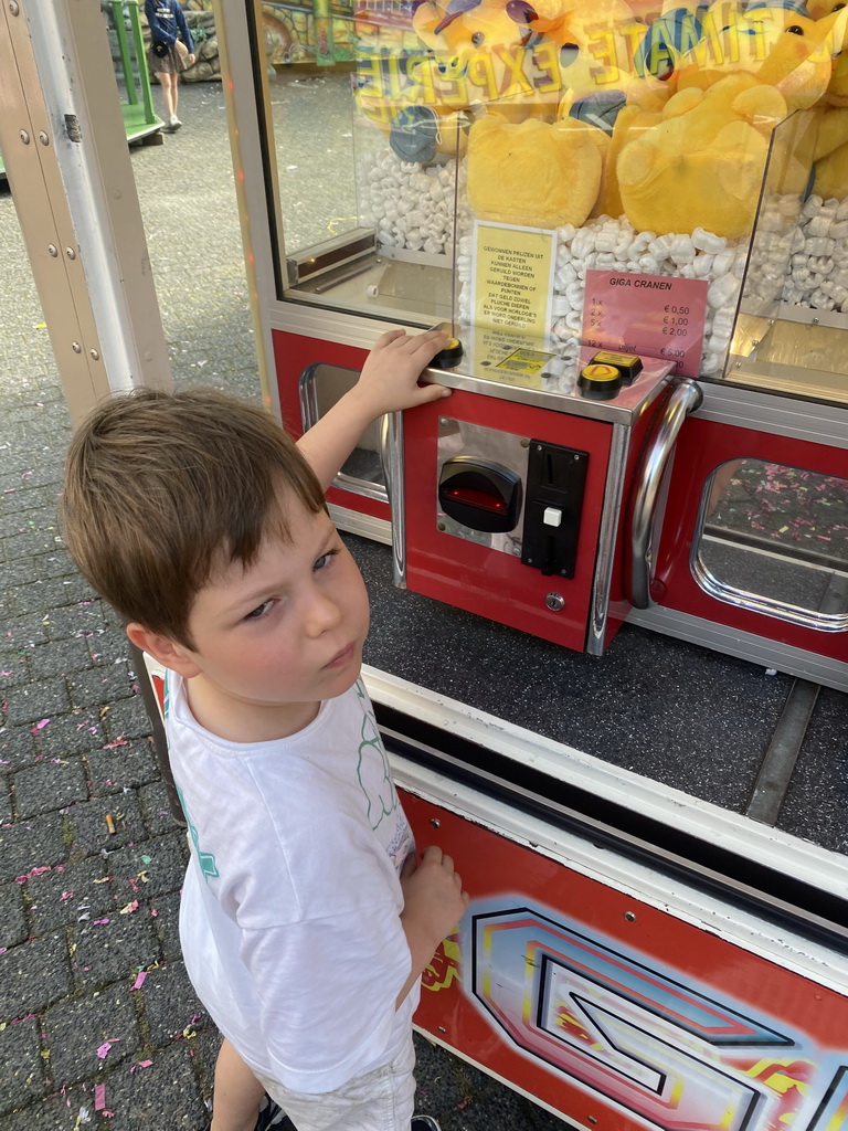 Max`s friend at a funfair attraction at the Brigidastraat street