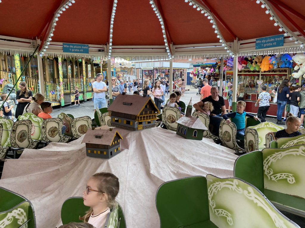 Max and his friend at a carousel at the funfair at the Brigidastraat street