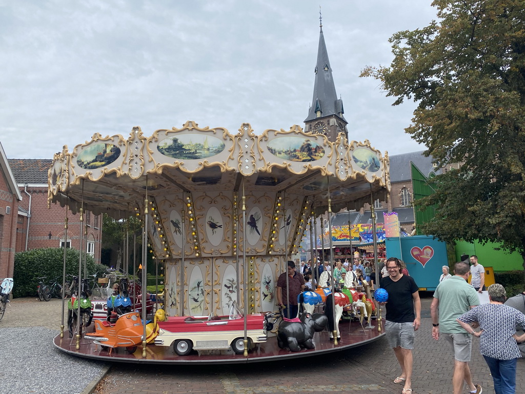 Carousel, other funfair attractions and south side of the Heilige Maria Hemelvaartkerk church at the Brigidastraat street