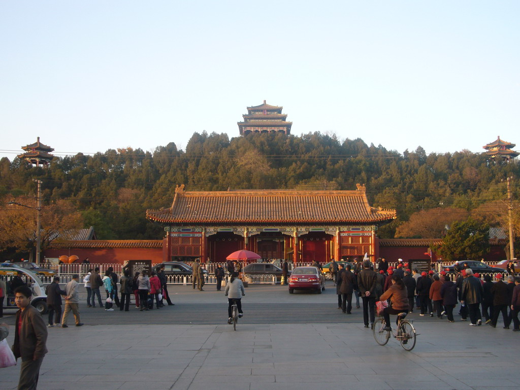 Jingshan Front Street and Jingshan Park with the Wanchun Pavilion, Jifang Pavilion and the Guanmiao Pavilion