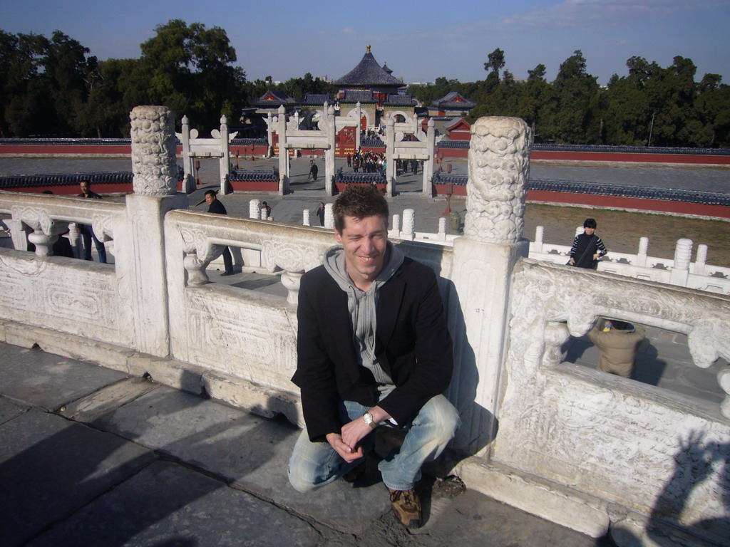 Tim at the Circular Mound at the Temple of Heaven, with a view on the Imperial Vault of Heaven and the Hall of Prayer for Good Harvests