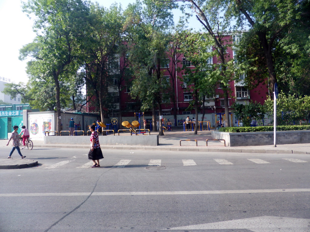 Exercise playground near the Qianmen Jianguo Hotel, viewed from the taxi