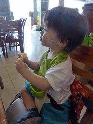 Max having lunch at the Qingyi Grassland fondue restaurant