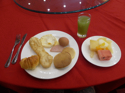 Breakfast in the breakfast room of the Qianmen Jianguo Hotel