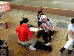 Street musicians at Wangfujing Street, by night