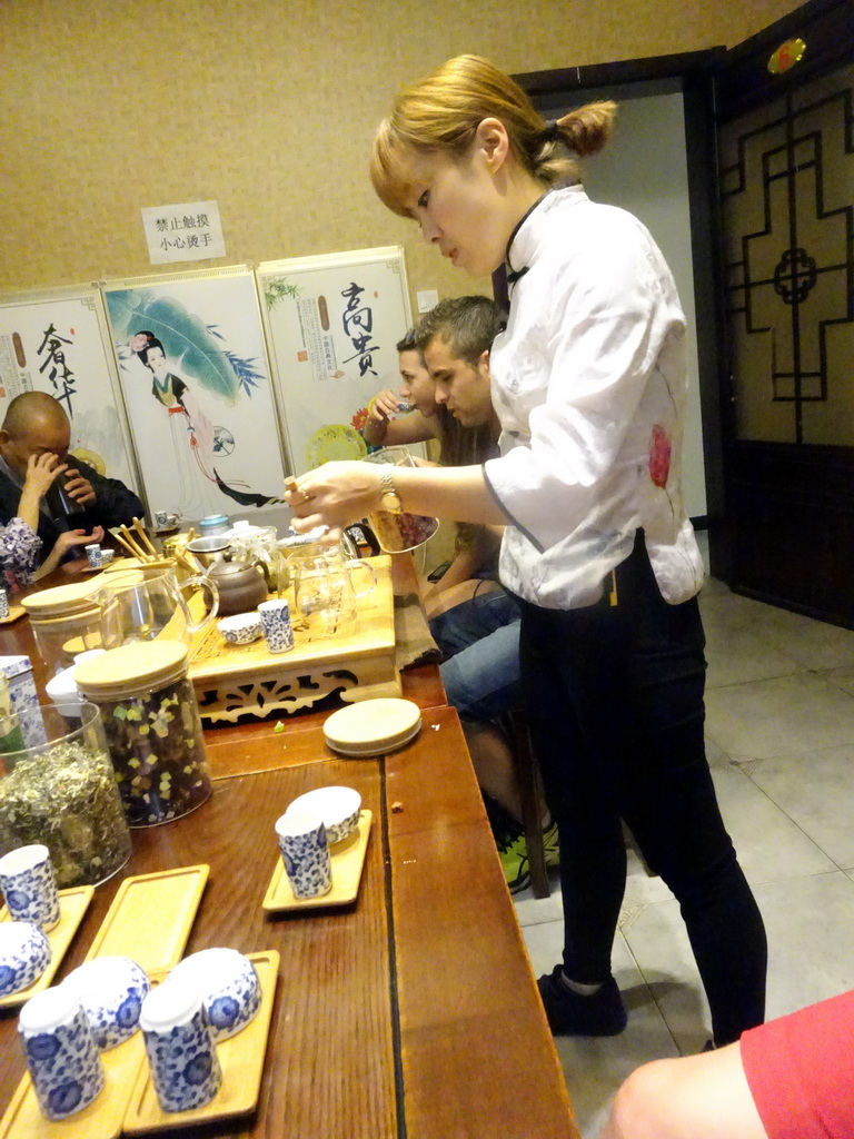 Person explaining the tea making process in a tea house at Heiquan Road