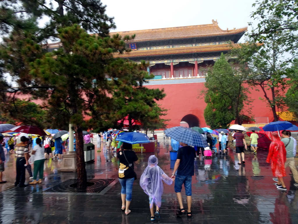 Tourists in front of the Upright Gate, south of the Forbidden City