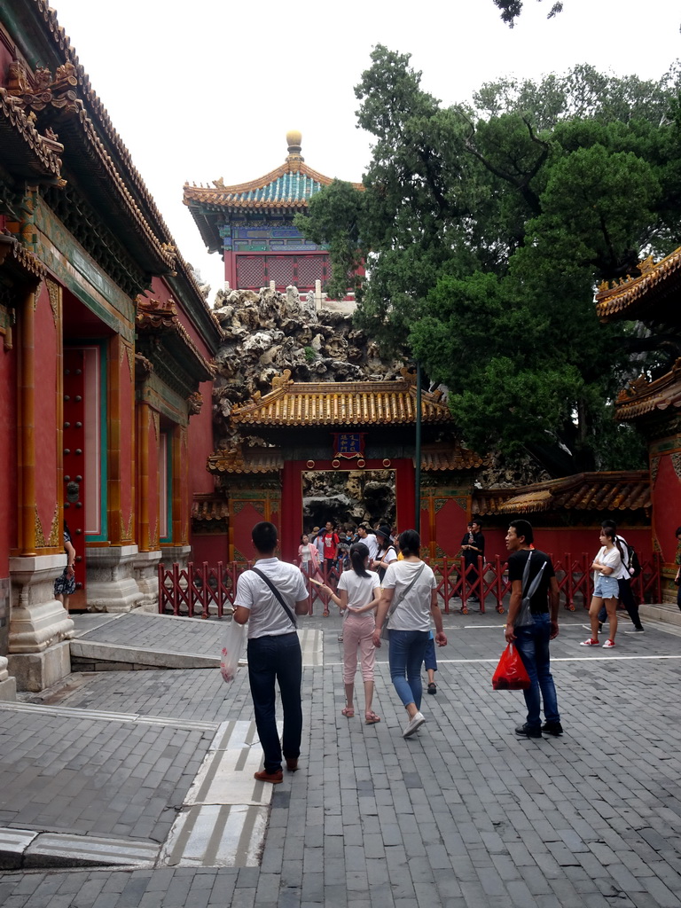 Side gate at the Gate of Loyal Obedience at the back side of the Imperial Garden of the Forbidden City, with a view on the Pavilion of Imperial Prospect on the Mountain of Accumulated Excellence