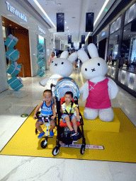 Max and his cousin with Nijntje statues at the Intime Lotte department store