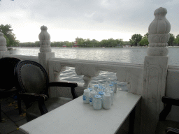 beijing_3_721 - 212 kb - 1024x768 - Yoghurt drinks at the Houhai Nanyan street, with a view on Houhai Lake and the pavilion at the Houhai Beiyan street Yoghurt drinks at the Houhai Nanyan street, with a view on Houhai Lake and the pavilion at the Houhai Beiyan street