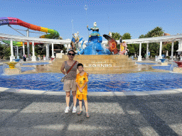 Miaomiao and Max in front of the fountain at the central square of the Aqua Land area of the Land of Legends theme park